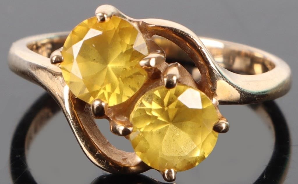 10K YELLOW GOLD LADIES RING +2 0.5CT YELLOW SAPPHS: 10K yellow gold ladies ring with two 0.5CT yellow sapphires.Stone Type: SapphireWeight: 2.48 gramsSize: US 5.5Condition: See images for complete condition.