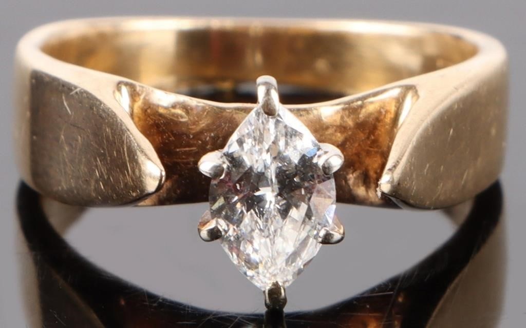 .50CT NATURAL VS D-F COLOR DIAMOND SOLITAIRE SET: .5Ct marquise cut natural diamond solitaire wedding set. VS clarity & D-F color. Electronically verified to be earth mined.Stone Type: DiamondWeight: 5.84 GramsSize: 5.5Condition: See pictures.