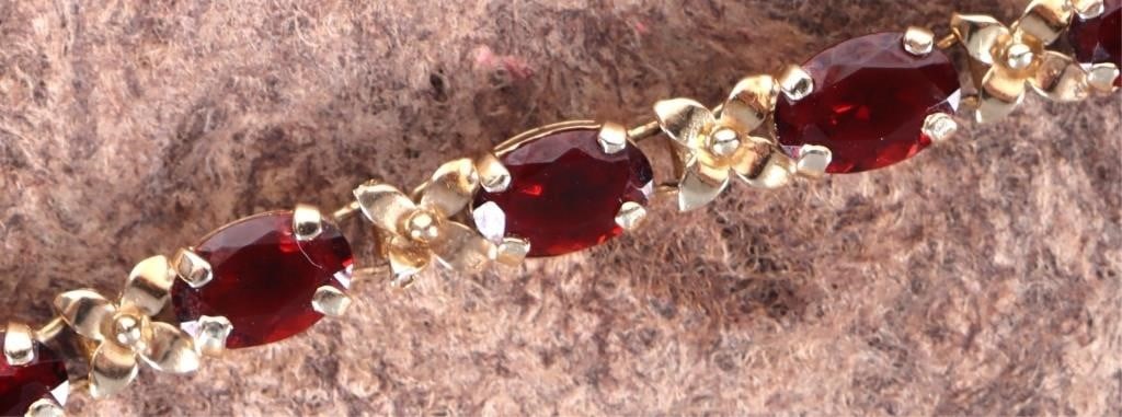 14K YELLOW GOLD LADIES BRACELET W/ GARNET STONES: 14k yellow gold ladies bracelet with one 0.25ct oval-cut garnet gemstone on each of the seventeen links.Stone Type: GarnetWeight: 6.1 gramsSize: 8.5" longCondition: See pictures.