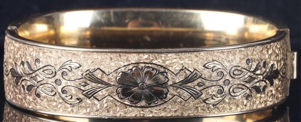 12K GF LADIES ETCHED FLOWER BANGLE BRACELET: 12K GF ladies etched flower hinged bangle bracelet. The etchings on this bracelet are very beautiful and intricately done.Weight: 24.49 GramsSize: 7"Condition: Very well taken care of. See images for
