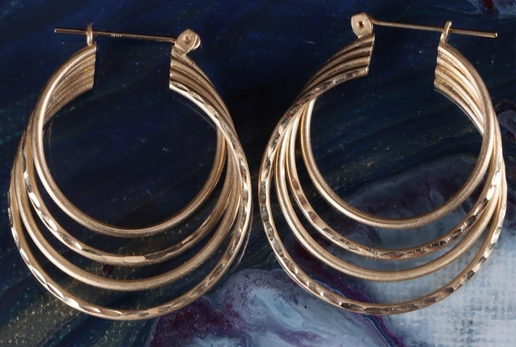 14K YELLOW GOLD QUADRUPLE HOOP LADIES EARRINGS: 14K yellow gold quadruple hoop ladies earrings.Weight: 3.96 GramsSize: 1.25"Condition: Little to no wear, see images for details.