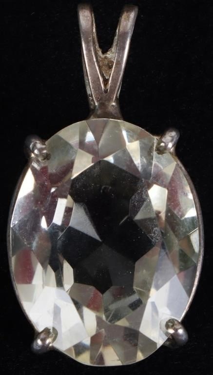 19.7 X 15.8MM QUARTZ STERLING SILVER PENDANT: 19.7 X15.8mm white quartz sterling silver ladies pendant.Stone Type: QuartzWeight: 5.19 GramsSize: 1.25" lengthCondition: Silver has some tarnishing.