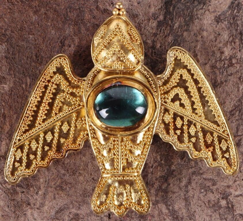 18K YELLOW GOLD SPARROW PENDANT/BROOCH W/ AQUA: 18k yellow gold sparrow ladies pendant/brooch, moulded in a Medieval revival style and featuring an oval-cut cabochon aquamarine center gemstone. Signed by the artist.Stone Type: AquamarineWeight: