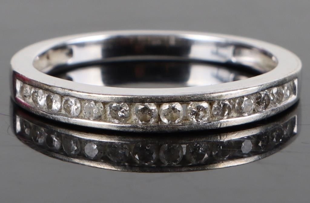 STERLING SILVER LADIES RING W/ 0.14CTW DIAMONDS (1 of 2)