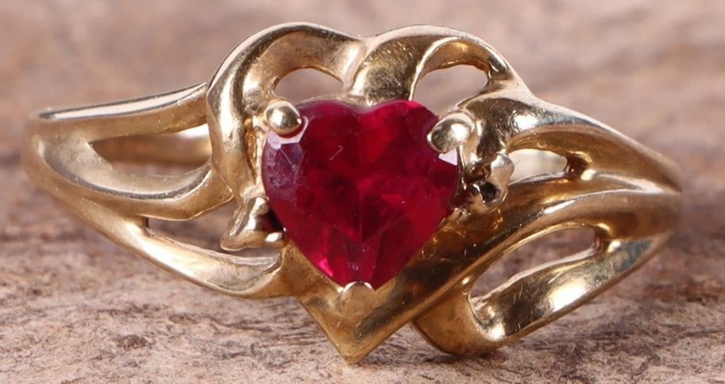 10K YELLOW GOLD LADIES RING W/ RUBY & DIAMOND (1 of 4)
