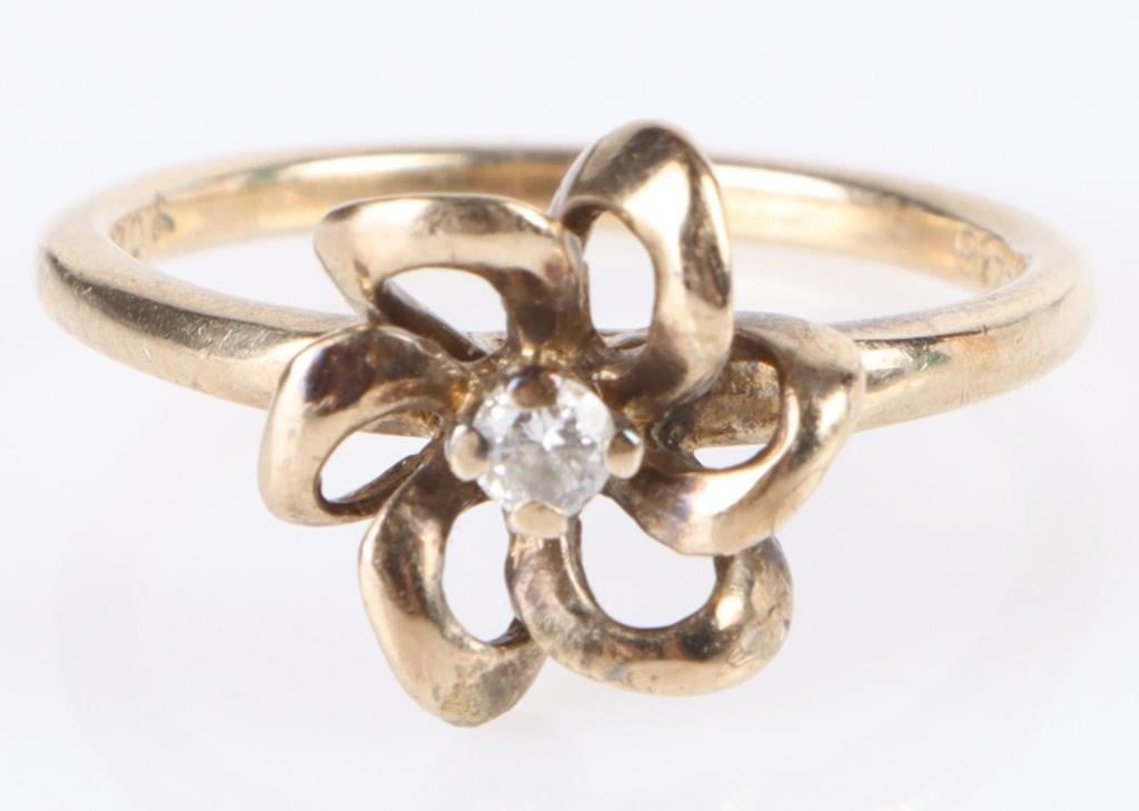 .10K YELLOW GOLD & DIAMOND FLOWER LADIES RING (1 of 3)