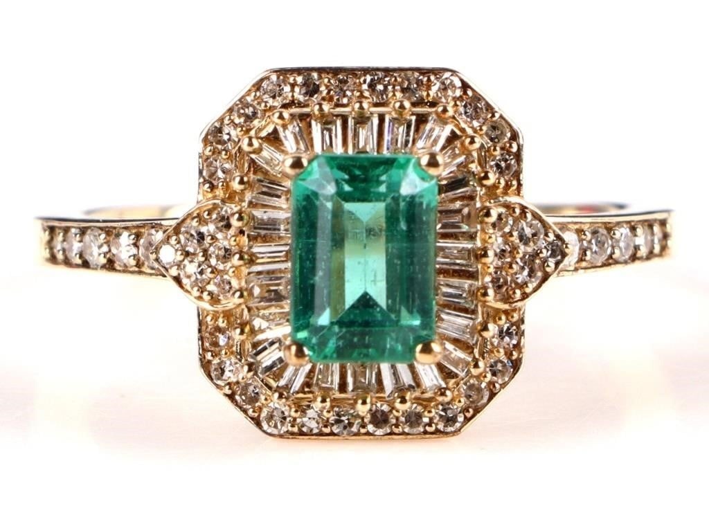 GORGEOUS EMERALD & DIAMOND 10K LADIES RING (1 of 4)