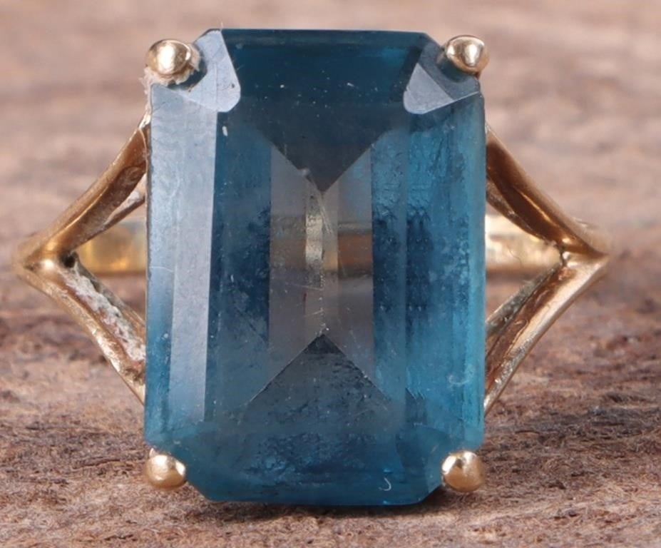 14K YELLOW GOLD SKY BLUE TOPAZ LADIES RING (1 of 4)
