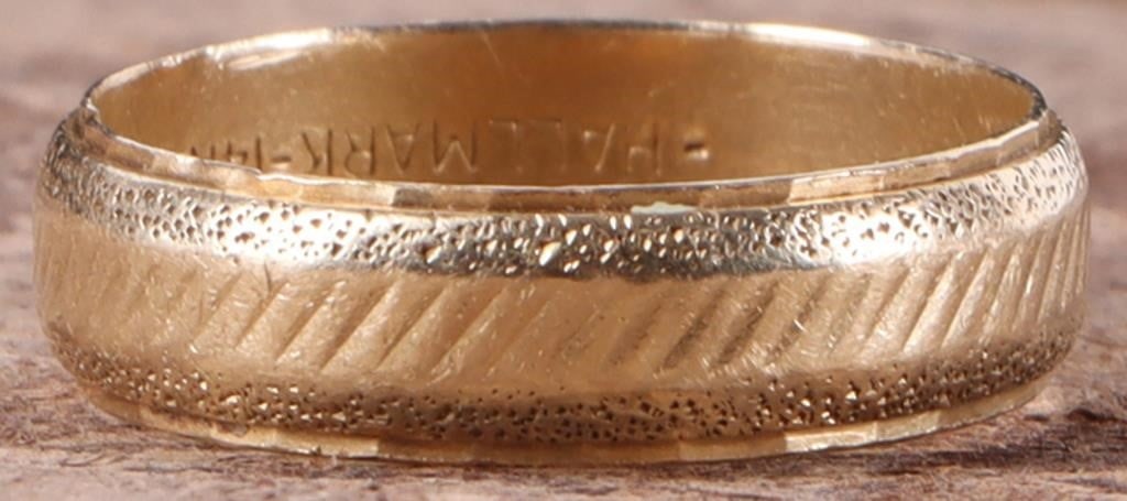 14K YELLOW GOLD MENS RING W/ BEVELS & PERFORATIONS (1 of 4)