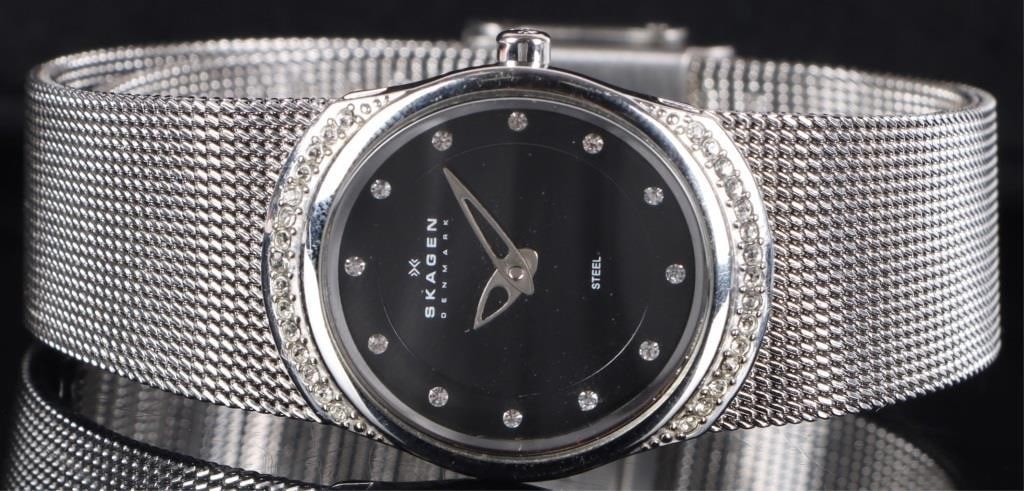 SKAGEN DENMARK STEEL WATCH W/ SWAROVSKI CRYSTALS: Skagen Denmark silver-toned stainless steel wrist watch with Swarovski crystals on the edge of the case and the watch face. Untested, needs new batteries.Stainless steel Wristwatch Skagen LadiesWeight