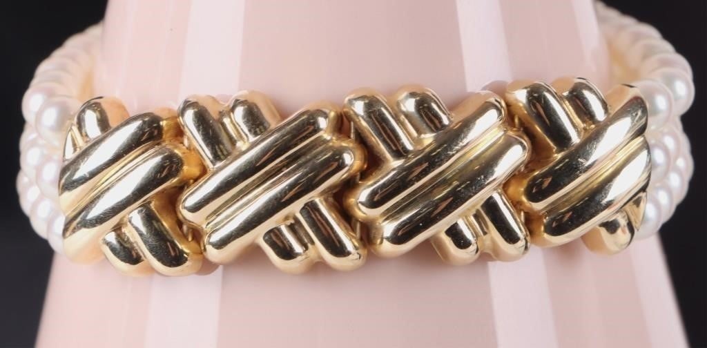 14K YELLOW GOLD LADIES BRACELET W/ 92 PEARLS: 14k yellow gold ladies bracelet. The band is composed of three strands of genuine pearls, totaling 92, and the face and clasp feature a braided design.Stone Type: PearlWeight: 22.78 gramsSize: 8" long