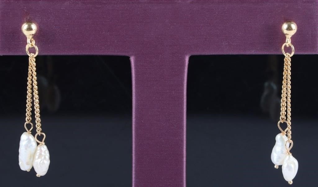 18K YELLOW GOLD STUD DANGLE EARRINGS W/ PEARLS: 18k yellow gold stud earrings. Each possess two Baroque pearls (~7-10mm long each) dangling from chains.Stone Type: PearlWeight: 2.83 gramsSize: 14.7mm (stud) 36.4mm (chain & pearl).Condition: See pic