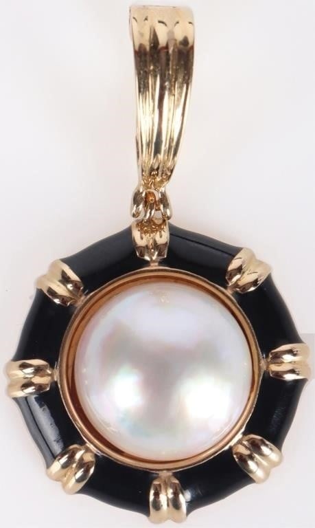 13.5MM PEARL ENAMELED 14K YELLOW GOLD PENDANT (1 of 3)
