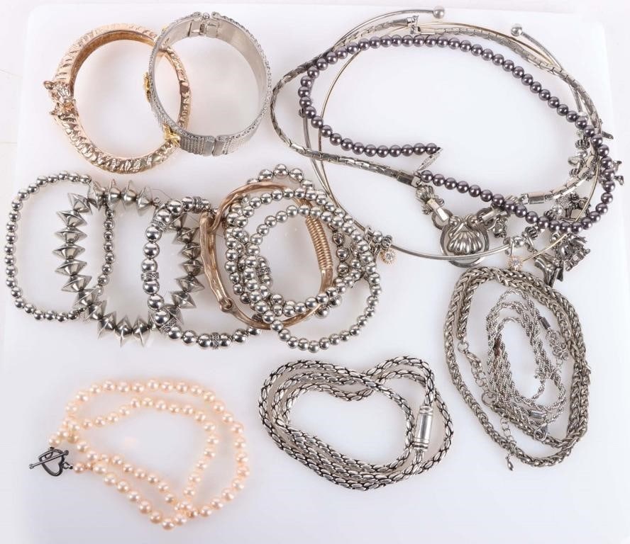 MEGA LOT SILVER & GOLD TONED LADIES JEWELRY (17) (1 of 5)