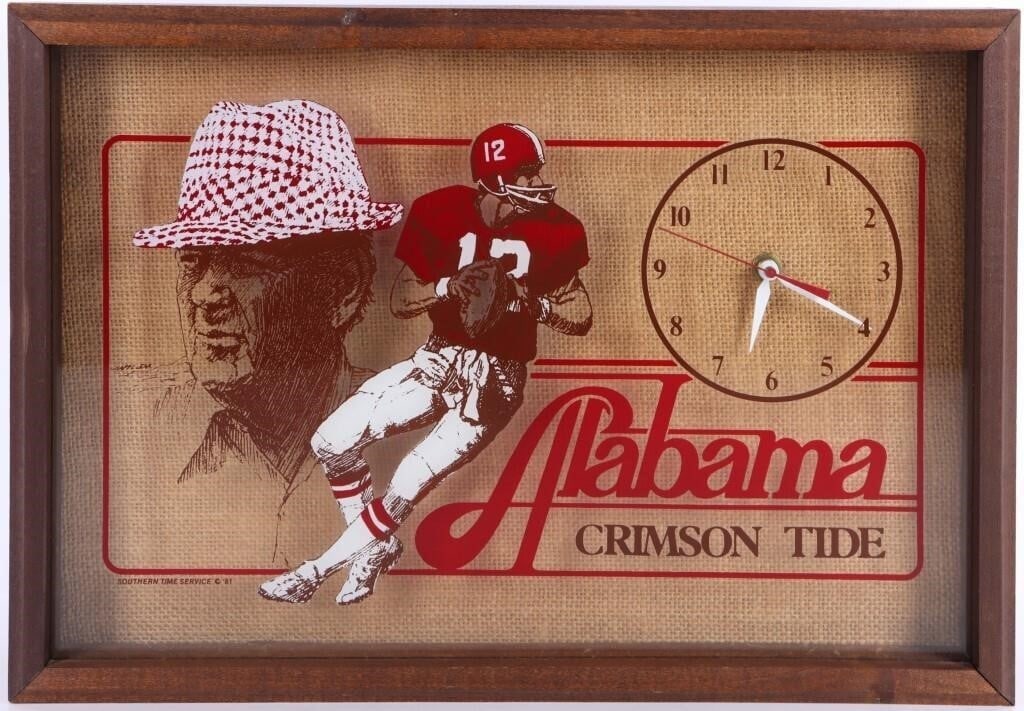 1981 VINTAGE UNI. OF ALABAMA CRIMSON TIDE CLOCK: 1981 Vintage University of Alabama Crimson tide clock. ClockSize: 17" X 13" FramedCondition: Fully functional at time of posting.