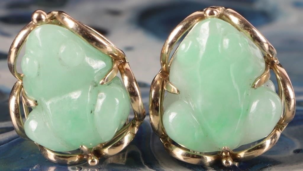14K YELLOW GOLD LADIES EARRINGS W/ JADE FROGS: Pair of 14k yellow gold ladies earrings, each of which feature a jade-carved frog. In Chinese culture, the frog is said to represent prosperity and wealth.Stone Type: JadeWeight: 4.5 gram gold weightS