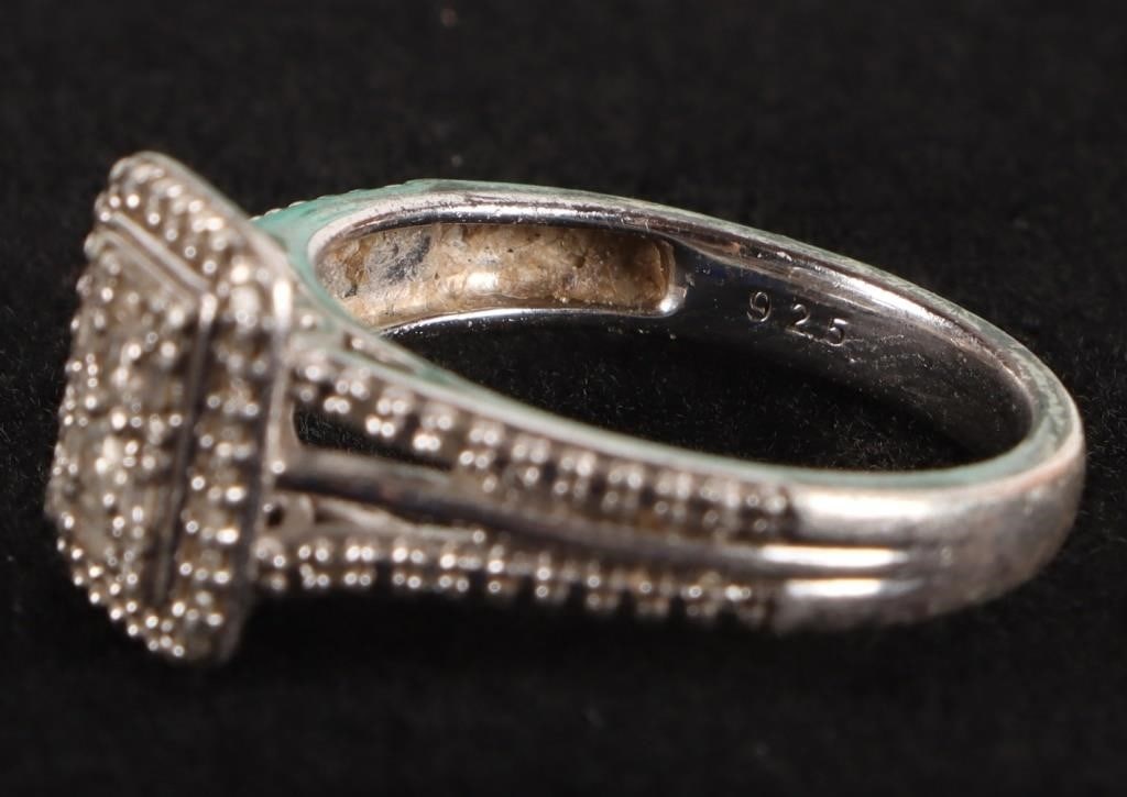 VINTAGE STERLING SILVER DIAMOND LADIES RING - 3