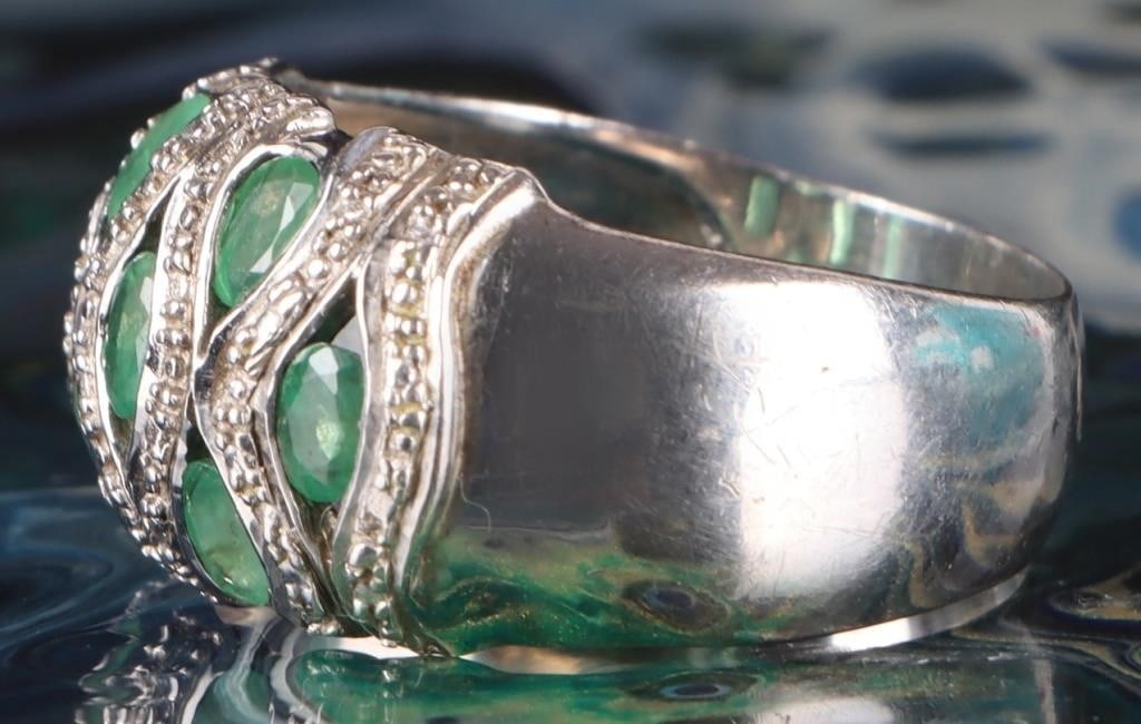 STERLING SILVER LIGHT EMERALD LADIES RING - 2