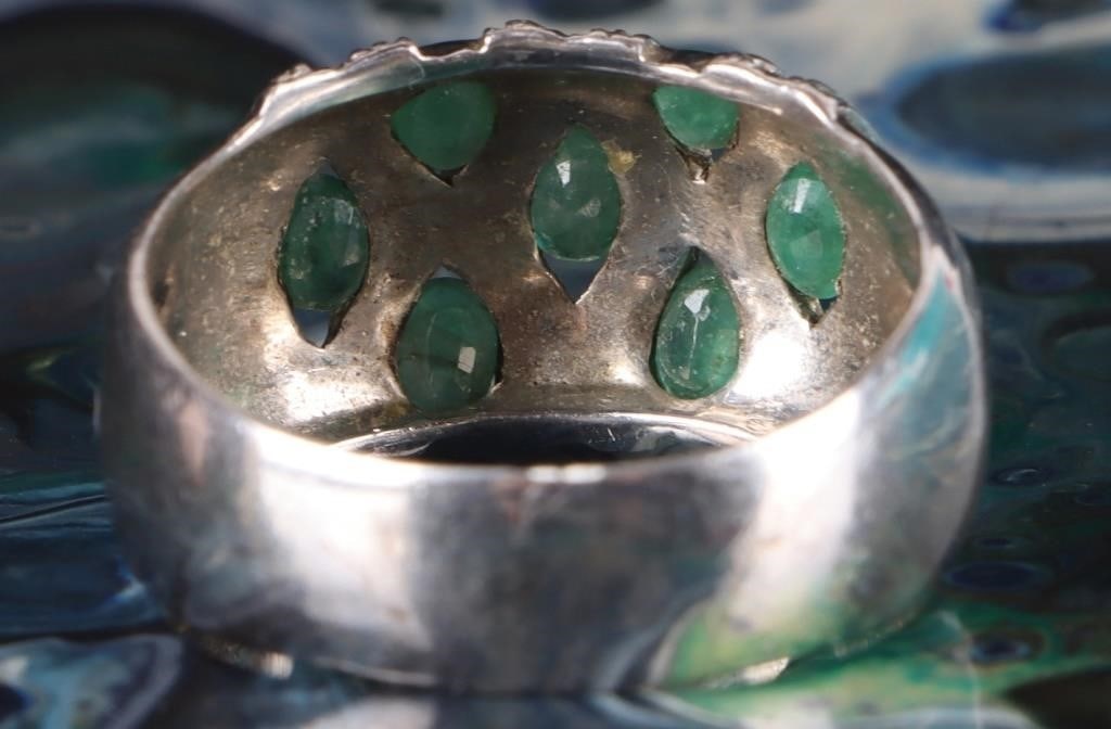 STERLING SILVER LIGHT EMERALD LADIES RING - 3