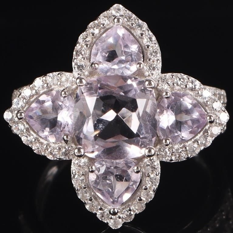 STERLING SILVER LADIES RING W/ PINK SPINEL GEMS: Sterling silver ladies ring with a 2ct square cushion-cut pink spinel center gemstone, four 0.5ct heart-cut pink spinel accessory stones on all four sides of the center stone, and diamond simulants
