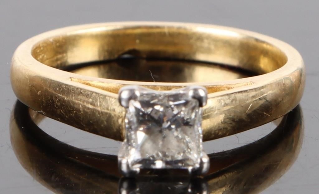 18K YELLOW GOLD .50CT PRINCESS CUT LADIES RING: .50Ct princess cut solitaire SI diamond ring in 18K yellow gold and while gold mount.Stone Type: DiamondWeight: 5.2 GramsSize: 7 USCondition: Wear commensurate to age. There is a noticeable nick on th