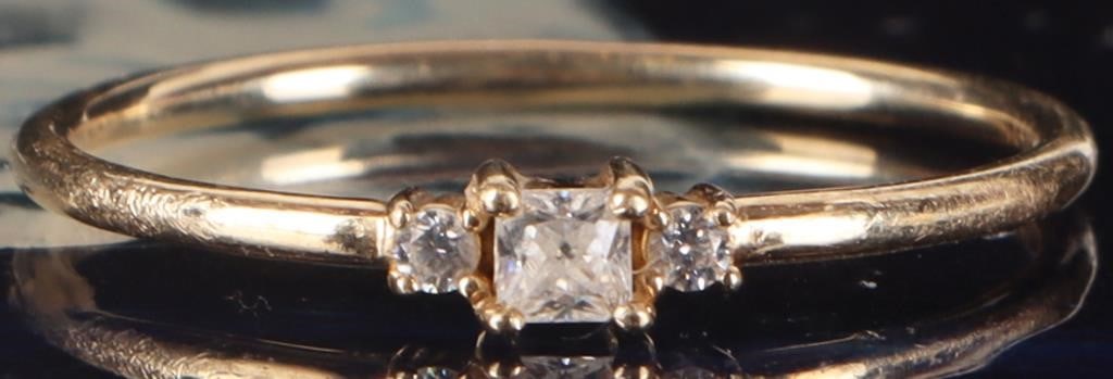 14K YELLOW GOLD LADIES RING W/ DIAMONDS (1 of 5)