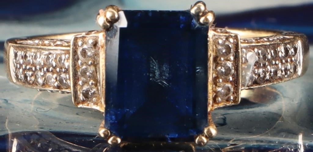 10K YELLOW GOLD LADIES RING W/ SAPPHIRE & DIAMONDS: 10k yellow gold ladies ring with a 2ct emerald-cut blue sapphire center stone and thirty small diamonds on the shoulders.Stone Type: Diamond & SapphireWeight: 4.43 gramsSize: US 7.25Condition: See