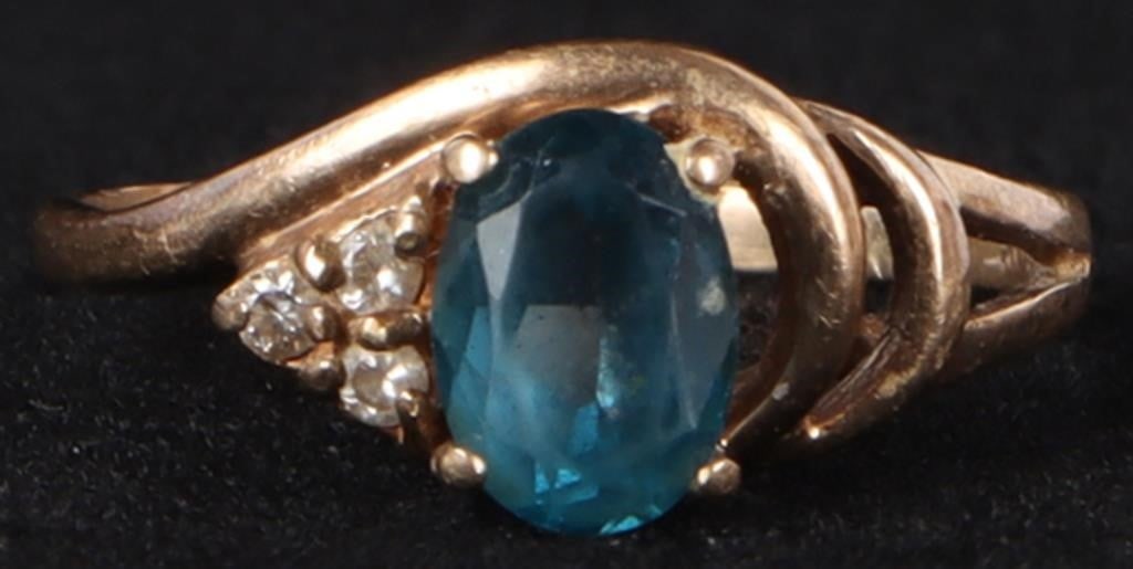 10K YELLOW GOLD LADIES RING W/ OVAL TOPAZ & DIAS: 10k yellow gold ladies ring with a 0.75ct round-cut topaz center gemstone and three melee diamonds set beside it.Stone Type: Diamonds & TopazWeight: 1.74Size: US 4.5Condition: See pictures.