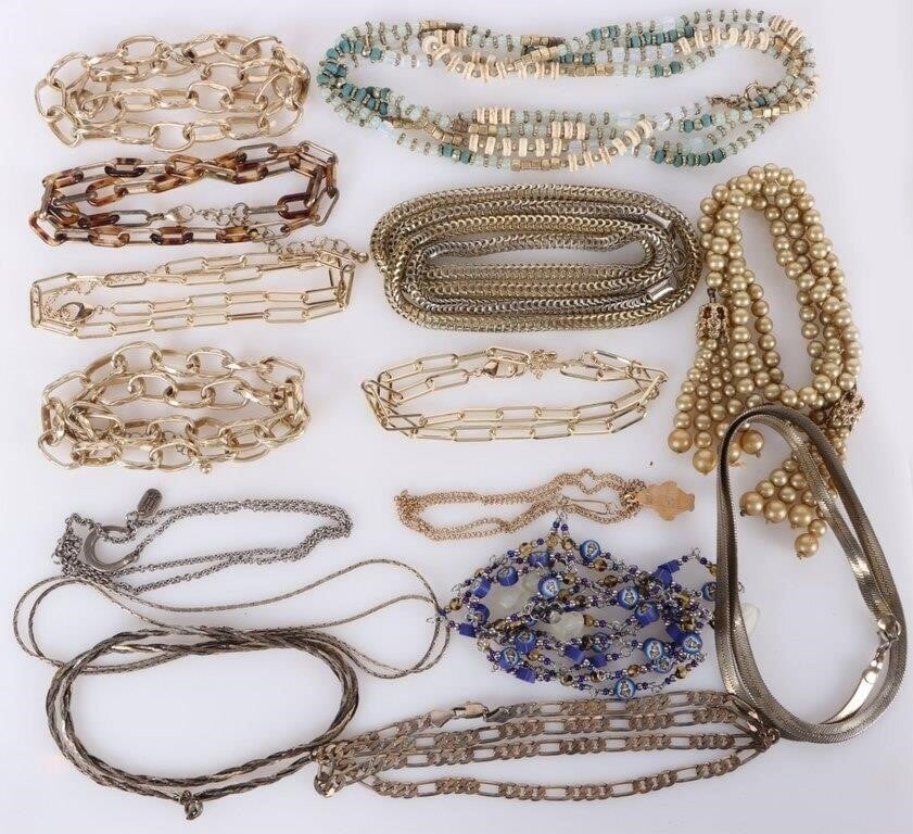 BEAUTIFUL & WHIMSICAL LADIES NECKLACES LOT OF 16 (1 of 3)