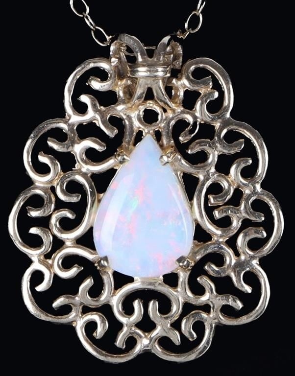 14K YELLOW GOLD LADIES NECKLACE W/ OPAL PENDANT: 14k yellow gold ladies necklace with a pendant featuring a pear-cut opal stone surrounded by Baroque flourishes.Stone Type: OpalWeight: 3.33 gramsSize: 18.25" longCondition: See pictures.