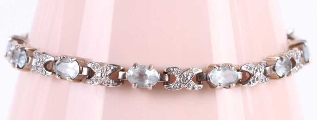 3.0CTW BLUE TOPAZ STERLING SILVER LADIES BRACELET: 3.0ctw blue topaz sterling silver ladies bracelet with twelve 0.25ct oval topaz.Stone Type: TopazWeight: 10.84 GramsSize: 7.0" lengthCondition: Very fine.