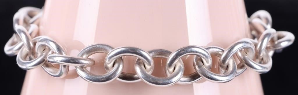 TIFFANY & CO STERLING SILVER LADIES CHAIN BRACELET: Tiffany & Co. sterling silver ladies chain bracelet.Weight: 35.2 gramsSize: 8" longCondition: See pictures.