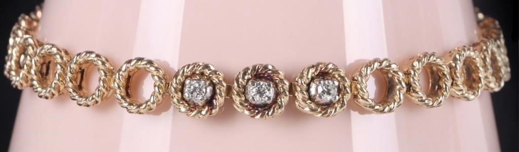 14K YELLOW GOLD LOOP-LINK BRACELET W/ DIAMONDS: 14k yellow gold ladies bracelet. Each link resembles a loop of rope, with the middle three each featuring a 0.1ct round-cut diamond.Stone Type: DiamondWeight: 20.69 gramsSize: 8.25" longCondition: