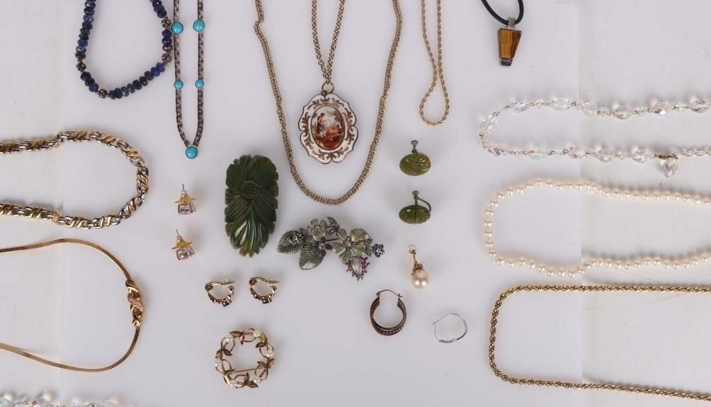ANTIQUE AND EXQUISITE LADIES JEWELRY (20) (1 of 6)