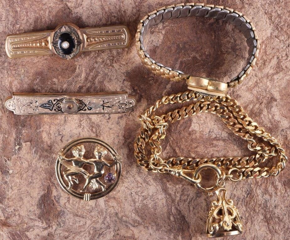 ANTIQUE GOLD-FILLED LADIES JEWELRY (5): Lot of five pieces of antique or antique-style gold-filled ladies jewelry, to include one brooch with a small garnet center stone, one brooch with a genuine round small white pearl and an onyx slab be