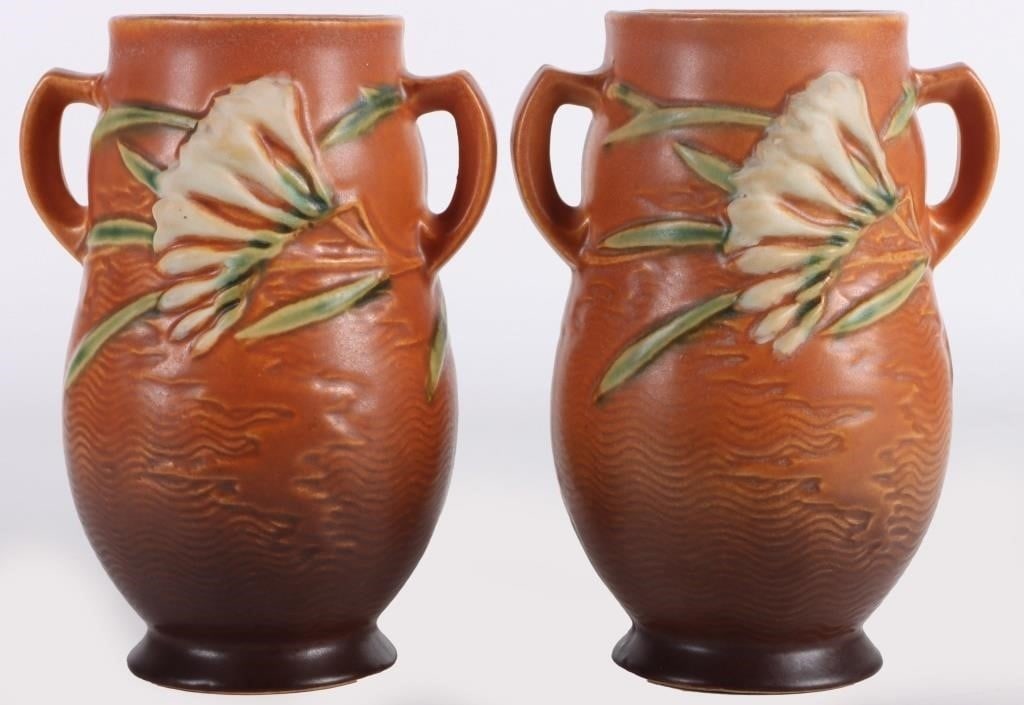 1945 ROSEVILLE POTTERY BROWN FREESIA VASE PAIR (1 of 5)