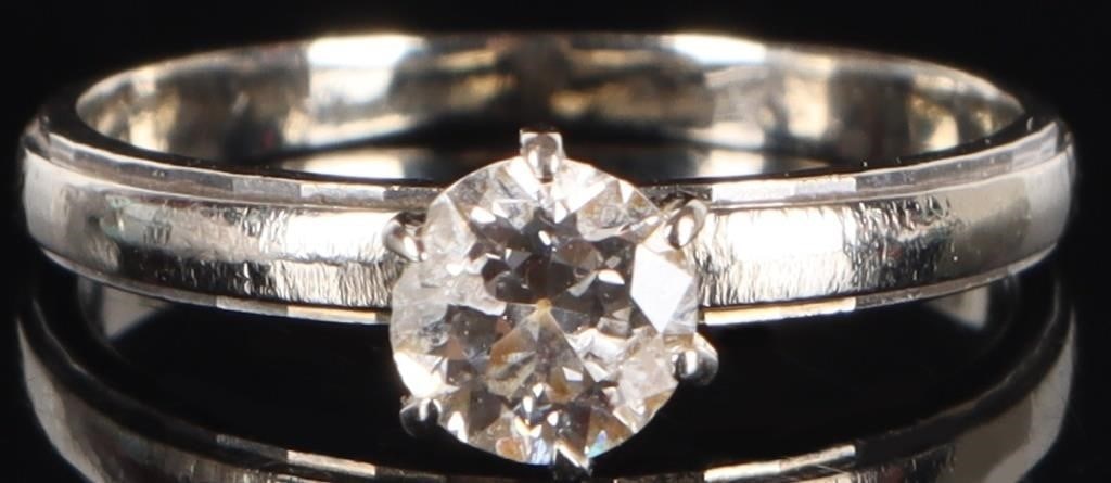 SI F-H NATURAL DIAMOND 14K WHITE GOLD LADIES RING: 14k white gold ladies ring with a 0.5ct SI F-H color round-cut natural center diamond.Stone Type: DiamondWeight: 1.79 gramsSize: US 5.25Condition: See pictures.
