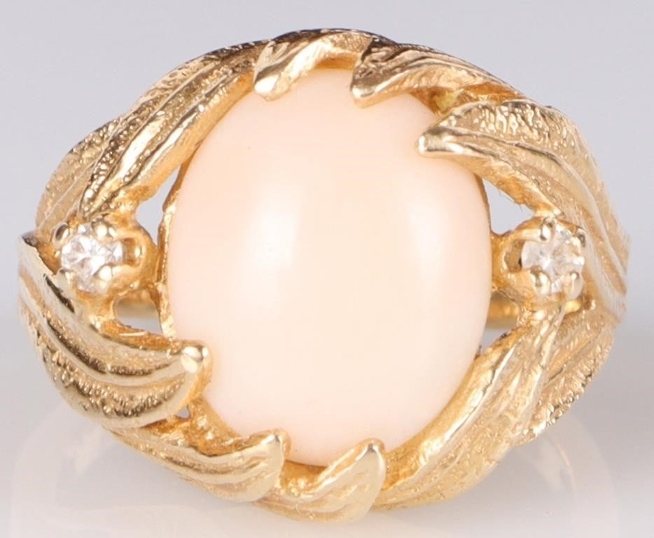 14K YELLOW GOLD BRUTALIST FLORAL LADIES RING W DIA: 14k yellow gold ladies ring. The face features a white jasper center stone surrounded by Brutalist leafy flora and flanked by two 0.01ct round-cut accessory diamonds, one on either side.Stone Type: Di