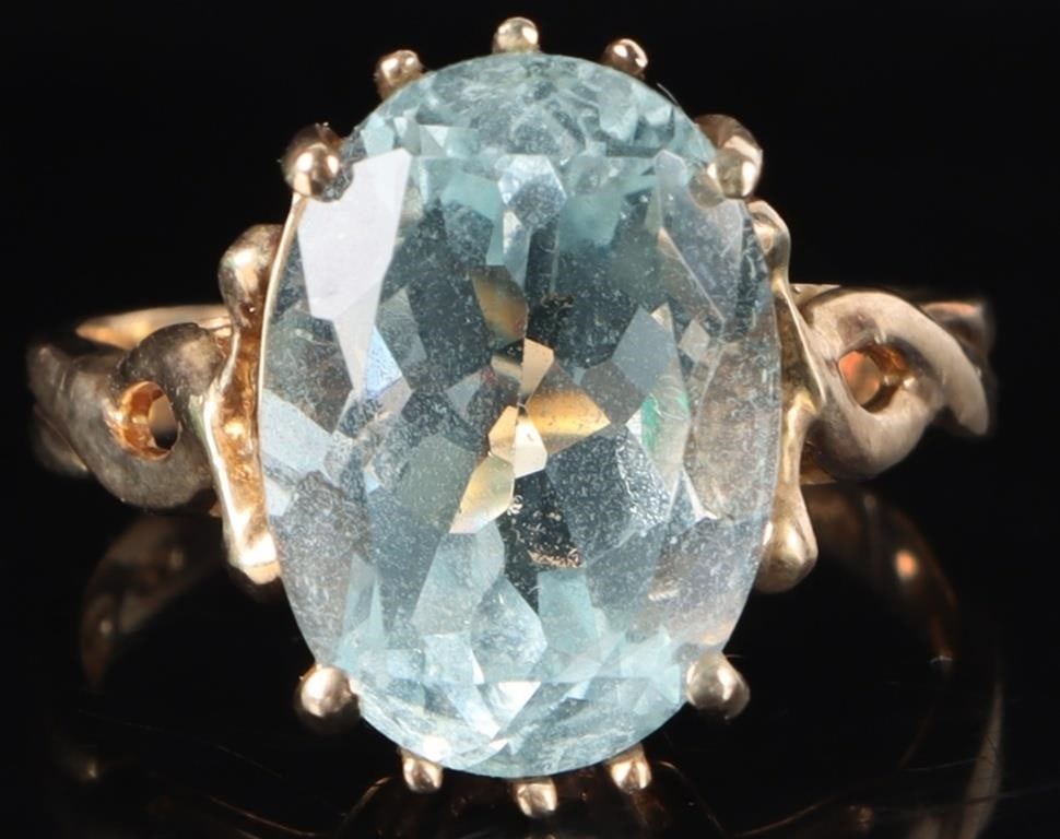 ~3CT OVAL AQUAMARINE 10K YELLOW GOLD LADIES RING: ~3CT oval aquamarine 10K yellow gold ladies ring. The band features a distinctive twisted or bypass shank design. Stone Type: Aquamarine Weight: 3.61 Grams Size: US 7.0 Condition: Gently used. See ima