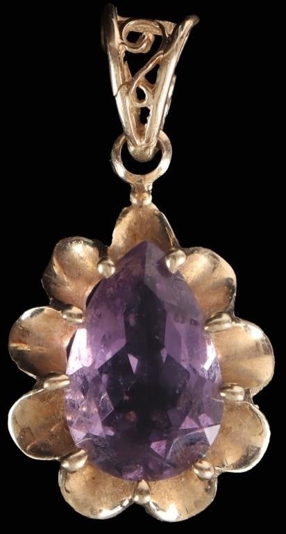 10K YELLOW GOLD LADIES PENDANT W/ 2CT AMETHYST: 10k yellow gold ladies pendant with a 2ct pear-cut amethyst gemstone. Stone Type: Amethyst Weight: 2.06 grams Size: 26.5 x 13.75 x 6 mm Condition: See pictures.