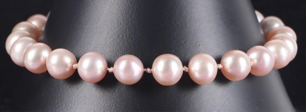 6MM PASTEL PINK PEARL LADIES BRACELET W/ 14K CLASP: 6MM pastel pink pearl ladies bracelet with 14K yellow gold clasp.Stone Type: PearlWeight: 11.0 GramsSize: 7"Condition: No missing or damaged pearls. See images for complete condition.