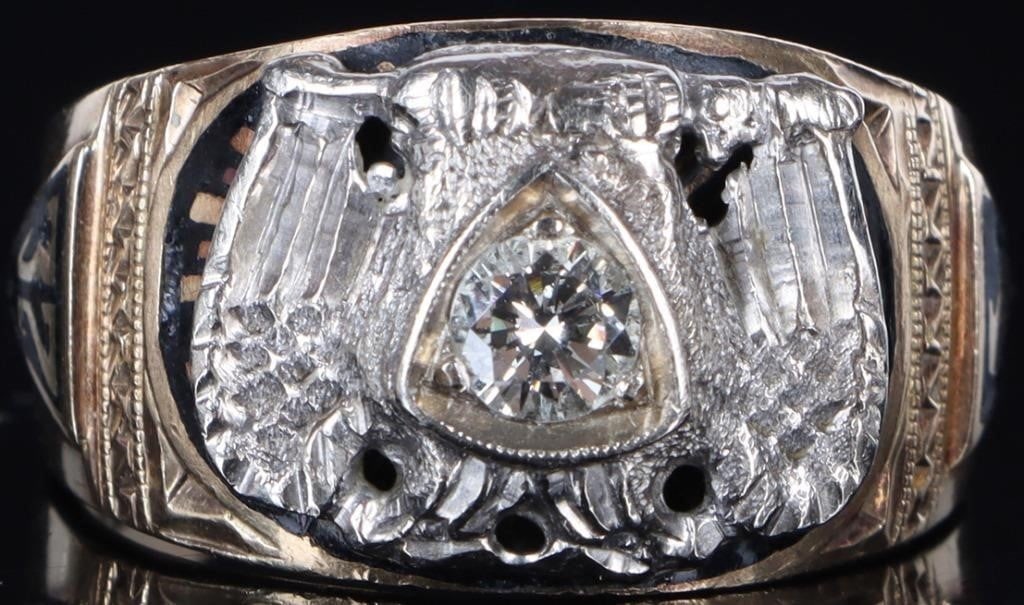 10K YELLOW GOLD 32ND DEGREE FREEMASON RING W/ DIA: 10k yellow gold mens 32nd degree Freemason ring. The 32nd degree is one of the highest ranks of Scottish Rite Masonry and signifies a high degree of personal and intellectual development. The double-h