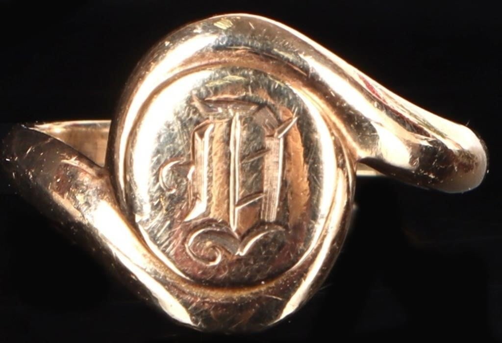 PETITE 10K YELLOW GOLD LADIES 'D' SIGNET RING: Petite 10k yellow gold ladies ring with a blackletter "D" on its face. Weight: 2 grams Size: US 4.75 Condition: See pictures.