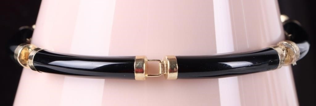 14K YELLOW GOLD LADIES BRACELET W/ ONYX STONES #2: Ladies bracelet with large onyx stones and 14k yellow gold on either end of the six links. The clasp features a variation of the Chinese 'Shou' character, which means 'longevity'. Stone Type: Onyx Siz