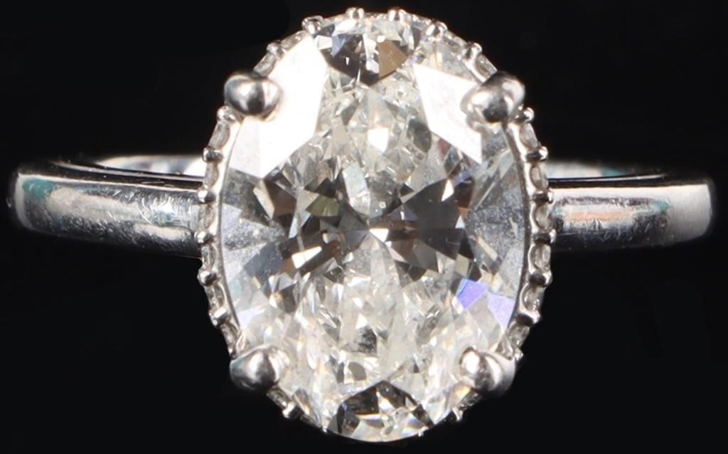 3CT H VS 2 LAB DIAMOND PLATINUM LADIES RING W/ IGI: Platinum ladies ring with a 3.01ct brilliant oval-cut center diamond with H color and VS 2 clarity surrounded by twenty-nine 0.01ct round-cut accessory diamonds. Includes detailed IGI report. Stone Ty