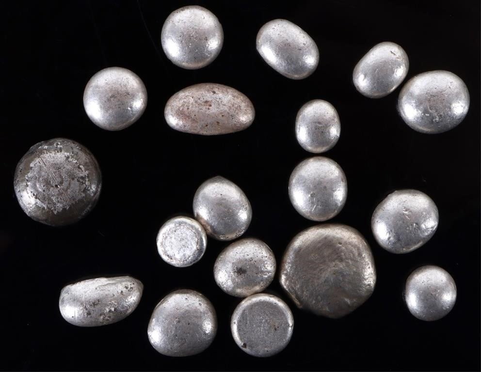 FINE SILVER ASSORTED PEBBLES - LOT OF 18: Fine silver assorted pebbles - lot of 18. Weight: 71.40 Grams Size: 0.5" length Condition: Very fine.