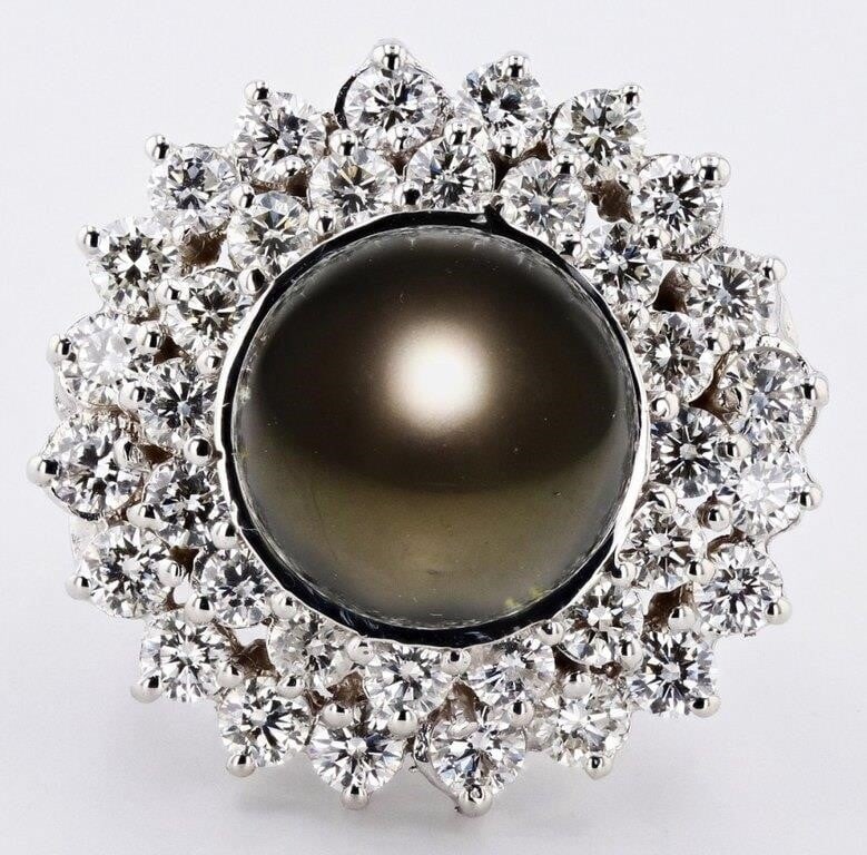 3.16CTW DIAMOND 14K WHITE GOLD LADIES RING W PEARL: Eighteen karat (18K) white gold cultured tahitian pearl and diamond ring. A round cultured tahitian pearl is mounted in the center of the ring. Round brilliant cut diamonds accent the ring around the 