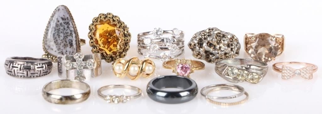 VINTAGE LADIES FASHION RINGS COLLECTION (16): Vintage ladies fashion rings collection of 16. Lot includes a Spinel ring and an arrangement of detailed and unique fashion rings with various stones. Stone Type: Spinel Condition: Very fine. Please r
