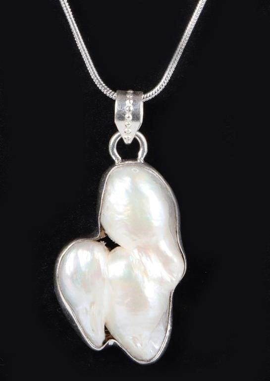 NATURAL BAROQUE PEARL STERLING SILVER NECKLACE: Natural baroque pearl sterling silver ladies necklace and pendant. Stone Type: Pearl Weight: 13.36 Grams Size: 20" Length Condition: Very fine.