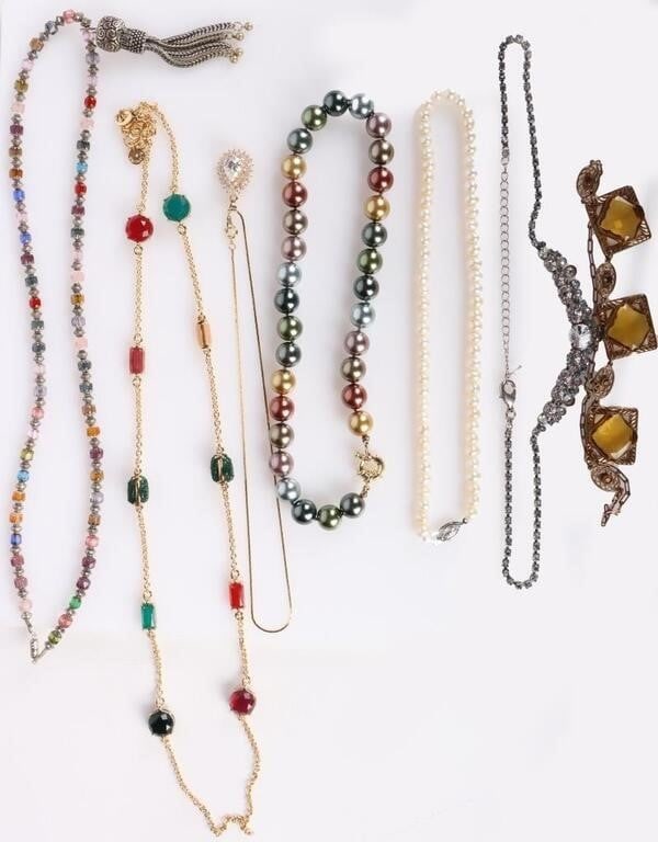 VINTAGE FASHION JEWELRY NECKLACE COLLECTION (7) (1 of 4)